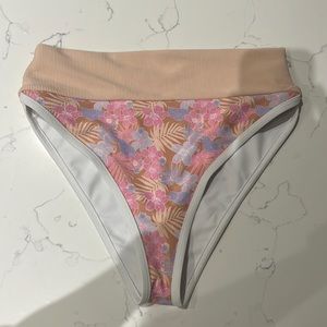 KIAWAH BOTTOM- TIARE HAWAII- PALM FLORAL
Size M